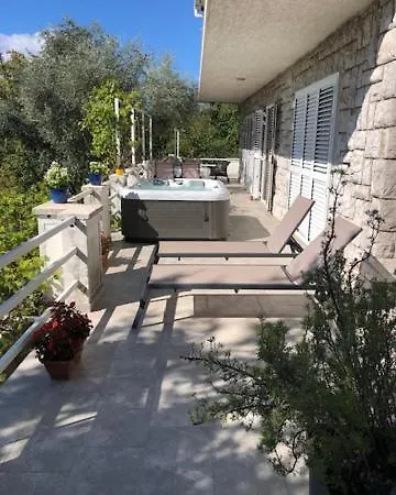 Paris With Jacuzzi And Sea View Apartman