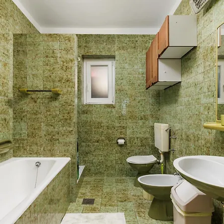 Apartmán Paris With Jacuzzi And Sea View Šmrika