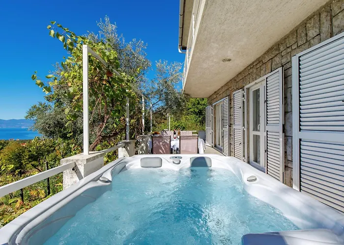 アパート Paris With Jacuzzi And Sea View Šmrika
