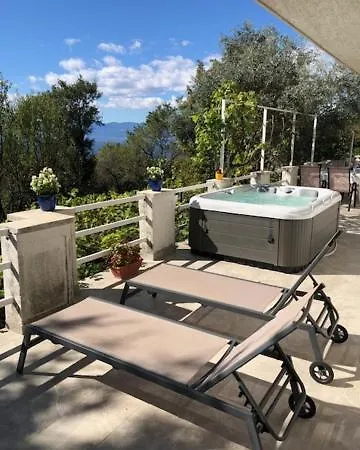 Paris With Jacuzzi And Sea View Апартаменты *